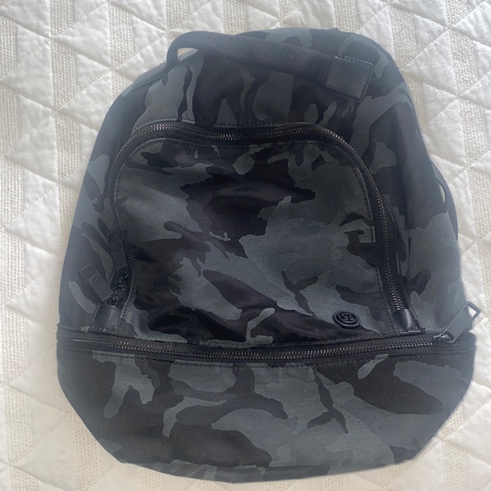 Lululemon mini camo back pack